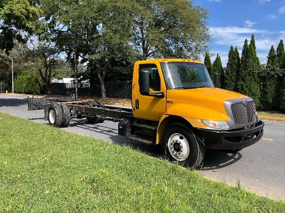 Cab and Chassis Truck-Light and Medium Duty Trucks-International-2022-MV607-Reading-PA-274,870\n\t\tmiles-$ 26,750 - Image 1