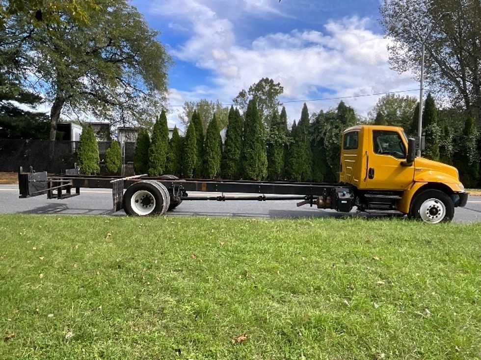 Cab and Chassis Truck-Light and Medium Duty Trucks-International-2022-MV607-Reading-PA-274,870\n\t\tmiles-$ 26,750 - Image 10