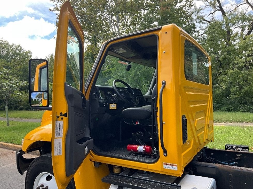 Cab and Chassis Truck-Light and Medium Duty Trucks-International-2022-MV607-Reading-PA-274,870\n\t\tmiles-$ 26,750 - Image 11