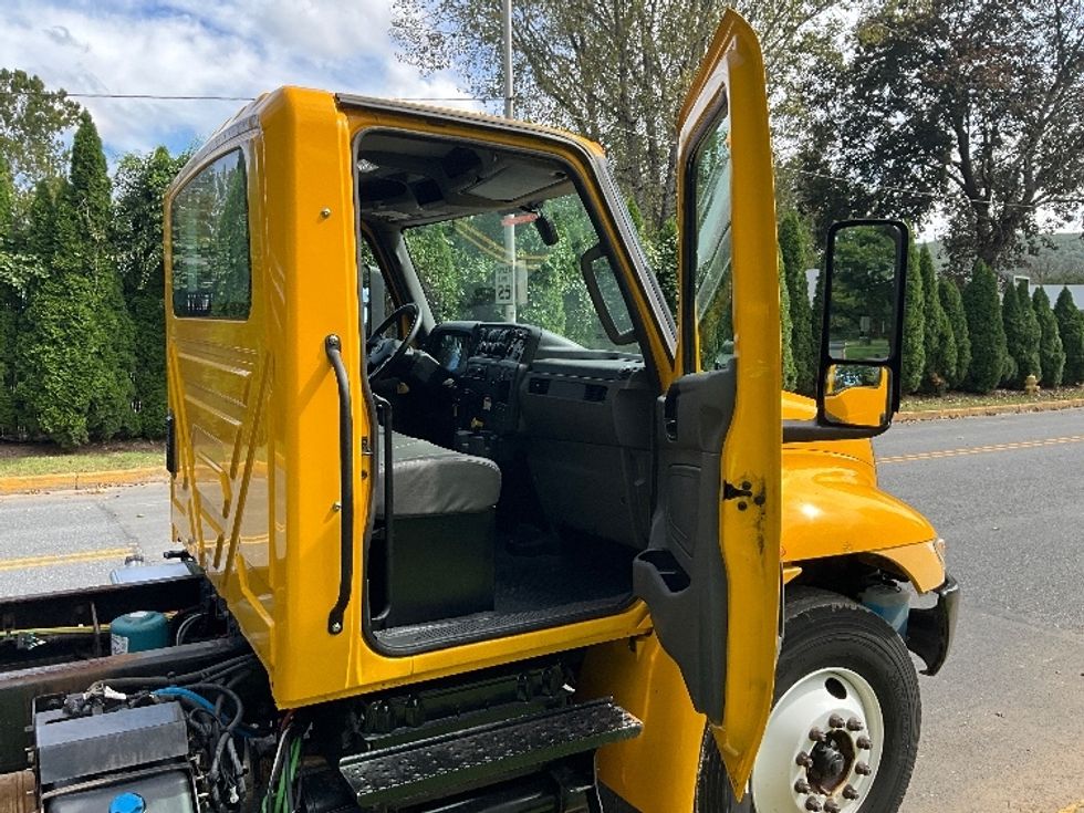 Cab and Chassis Truck-Light and Medium Duty Trucks-International-2022-MV607-Reading-PA-274,870\n\t\tmiles-$ 26,750 - Image 15