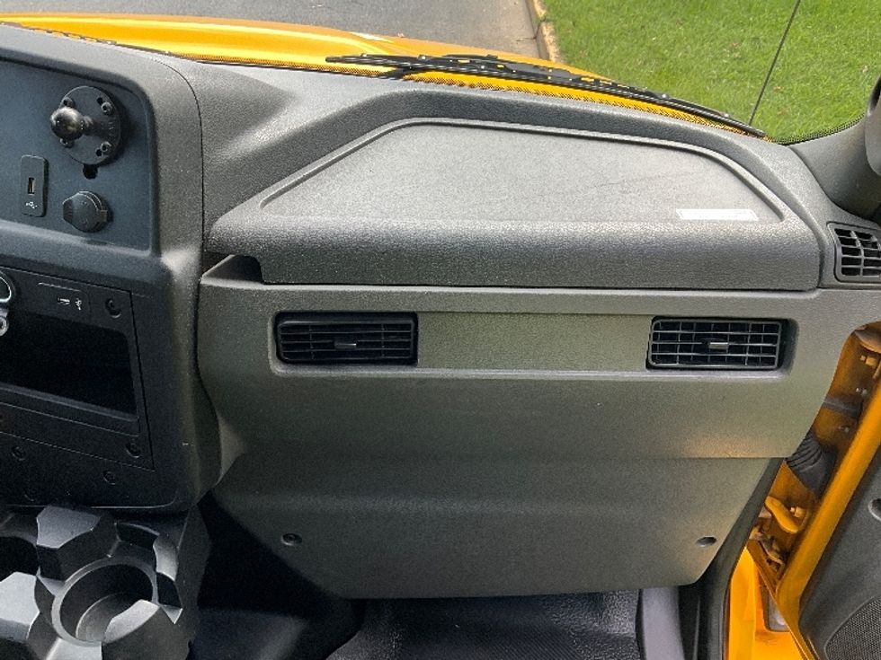 Cab and Chassis Truck-Light and Medium Duty Trucks-International-2022-MV607-Reading-PA-274,870\n\t\tmiles-$ 26,750 - Image 16