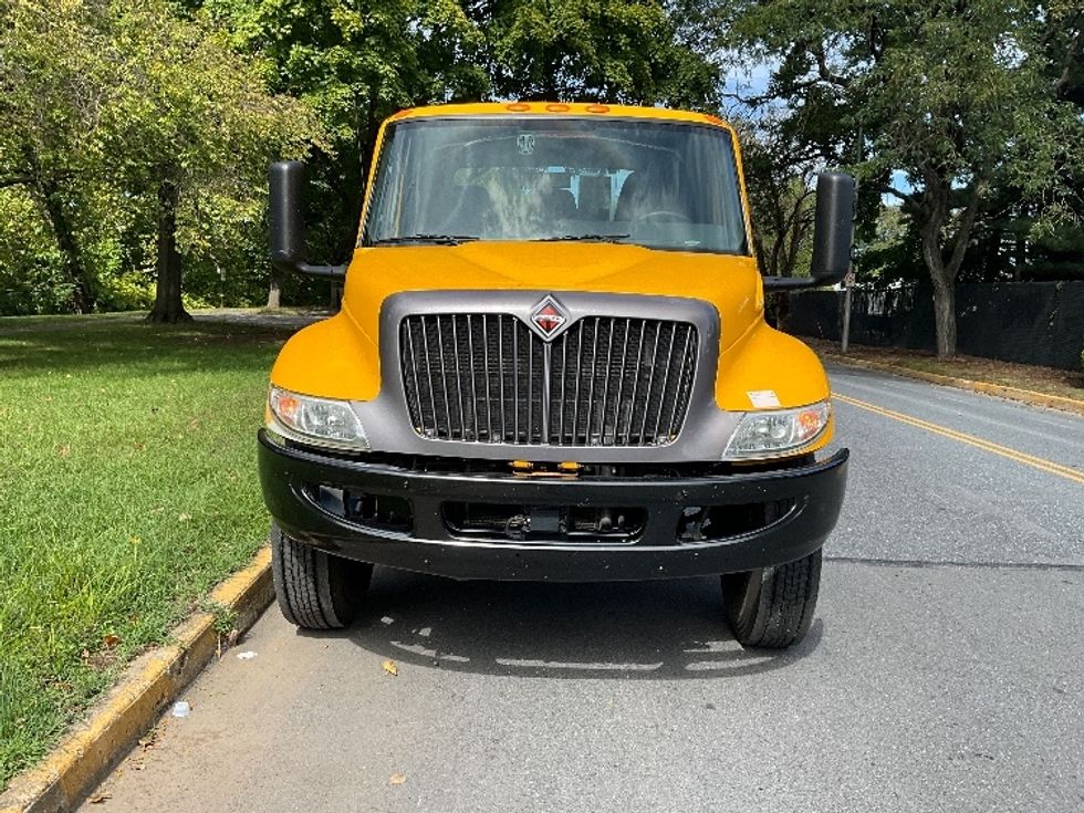 Cab and Chassis Truck-Light and Medium Duty Trucks-International-2022-MV607-Reading-PA-274,870\n\t\tmiles-$ 26,750 - Image 2