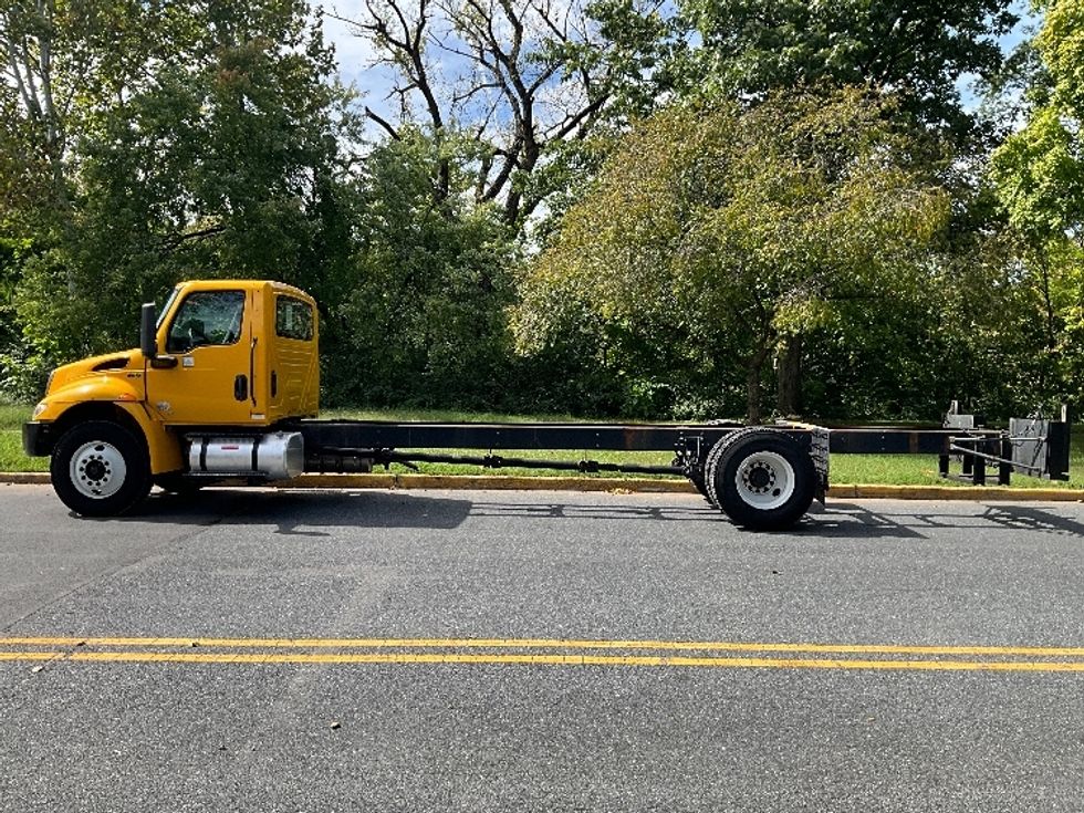 Cab and Chassis Truck-Light and Medium Duty Trucks-International-2022-MV607-Reading-PA-274,870\n\t\tmiles-$ 26,750 - Image 4