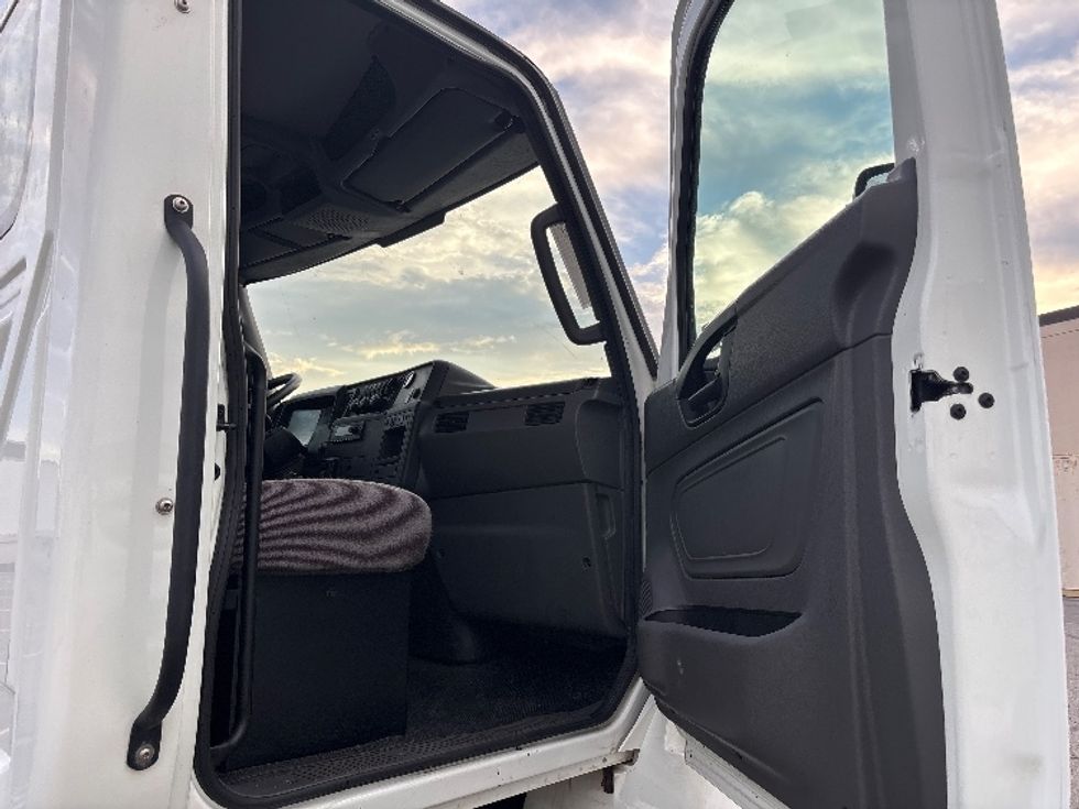 Cab and Chassis Truck-Light and Medium Duty Trucks-International-2022-MV607-Salt Lake City-UT-339,182\n\t\tmiles-$ 25,500 - Image 14