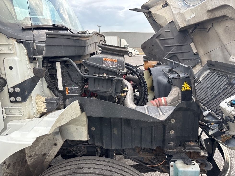 Cab and Chassis Truck-Light and Medium Duty Trucks-International-2022-MV607-Salt Lake City-UT-339,182\n\t\tmiles-$ 25,500 - Image 17