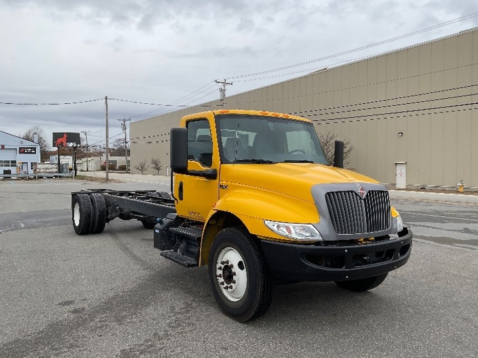 Cab and Chassis Truck-Light and Medium Duty Trucks-International-2022-MV607-South Portland-ME-203,392\n\t\tmiles-$ 34,750 - Image 1