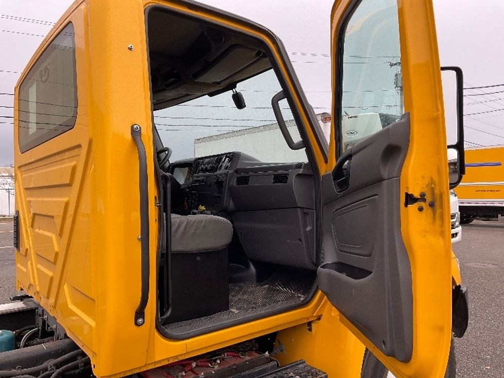 Cab and Chassis Truck-Light and Medium Duty Trucks-International-2022-MV607-South Portland-ME-203,392\n\t\tmiles-$ 34,750 - Image 15