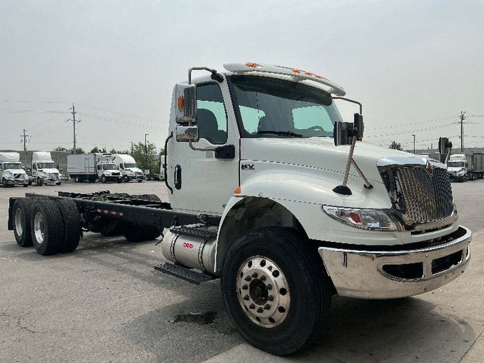 Cab and Chassis Truck-Light and Medium Duty Trucks-International-2022-MV607-Stoney Creek-ON-423,590\n\t\tkm-$ 60,500 - Image 1