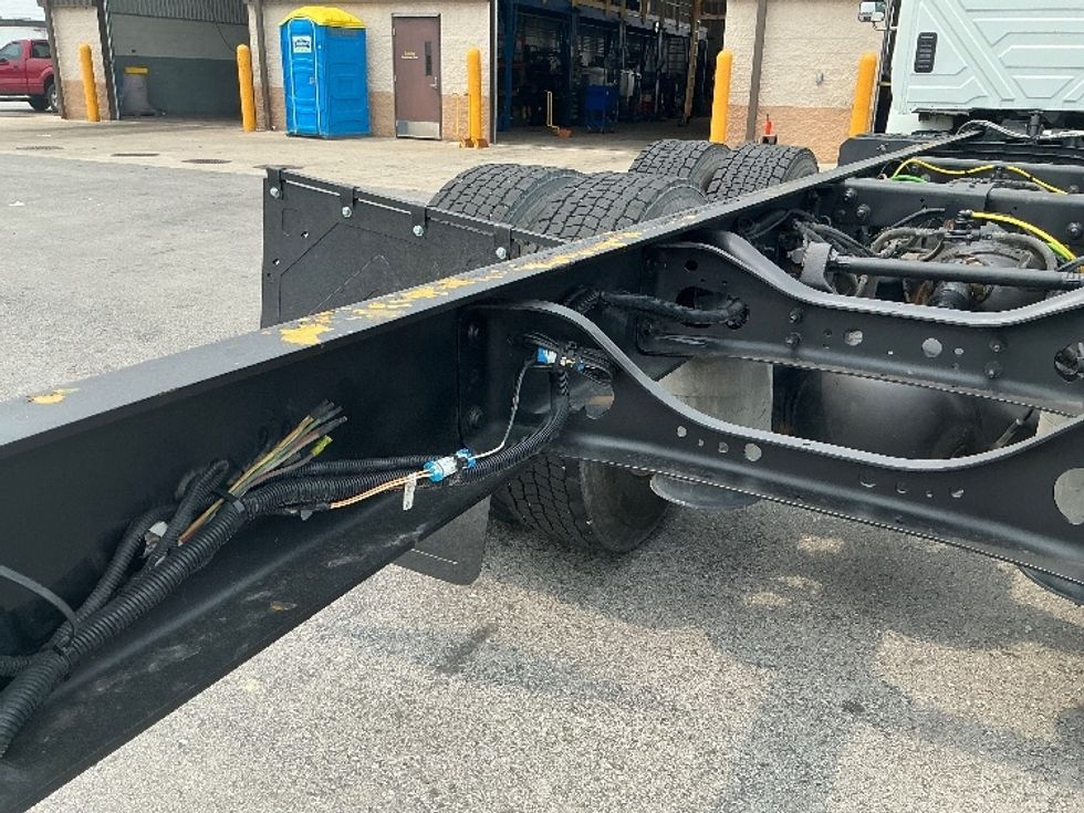 Cab and Chassis Truck-Light and Medium Duty Trucks-International-2022-MV607-Stoney Creek-ON-423,590\n\t\tkm-$ 60,500 - Image 11