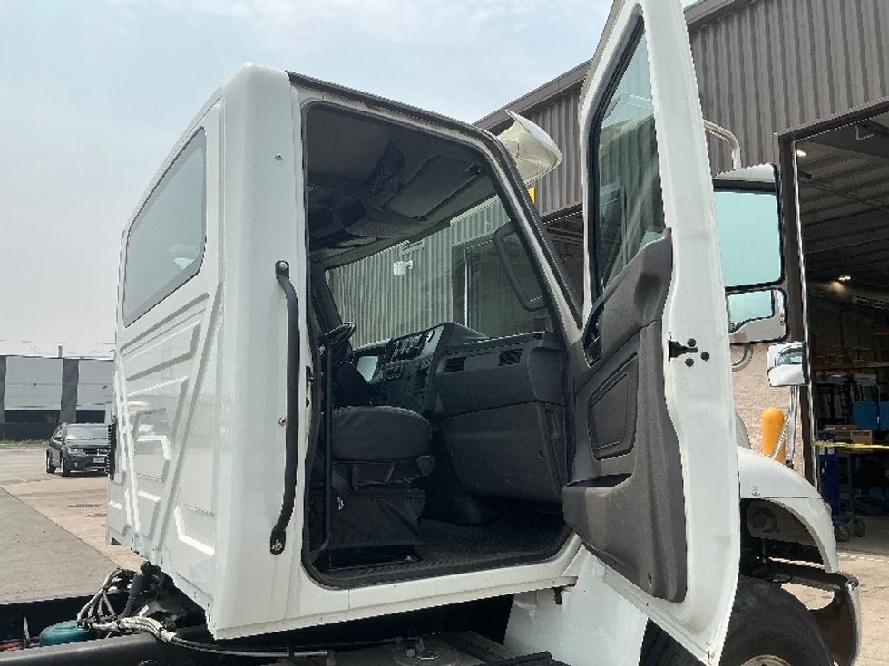 Cab and Chassis Truck-Light and Medium Duty Trucks-International-2022-MV607-Stoney Creek-ON-423,590\n\t\tkm-$ 60,500 - Image 20