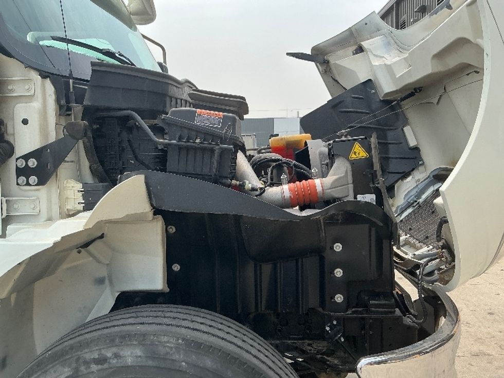 Cab and Chassis Truck-Light and Medium Duty Trucks-International-2022-MV607-Stoney Creek-ON-423,590\n\t\tkm-$ 60,500 - Image 23