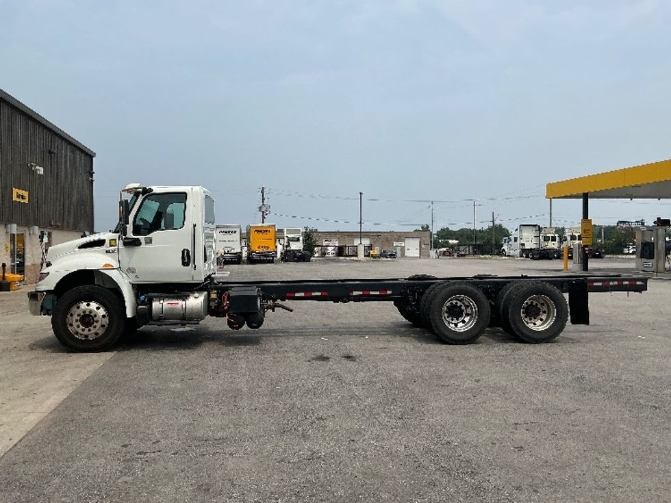 Cab and Chassis Truck-Light and Medium Duty Trucks-International-2022-MV607-Stoney Creek-ON-423,590\n\t\tkm-$ 60,500 - Image 4