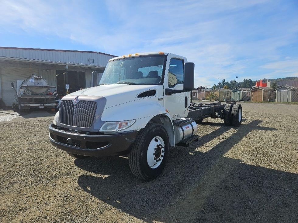 Cab and Chassis Truck-Light and Medium Duty Trucks-International-2022-MV607-Tumwater-WA-160,551\n\t\tmiles-$ 50,250 - Image 3