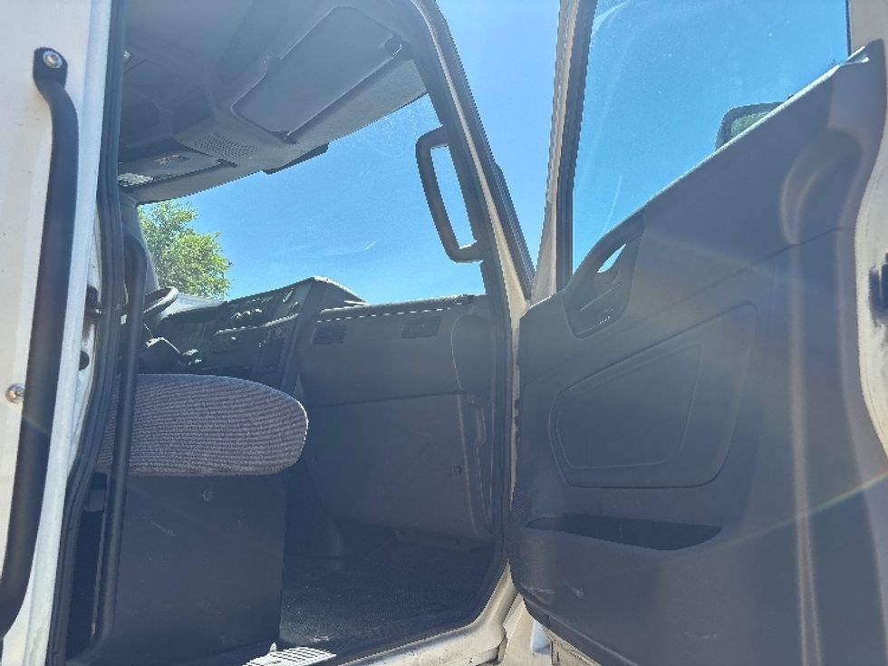 Cab and Chassis Truck-Light and Medium Duty Trucks-International-2022-MV607-West Valley City-UT-356,237\n\t\tmiles-$ 25,250 - Image 15