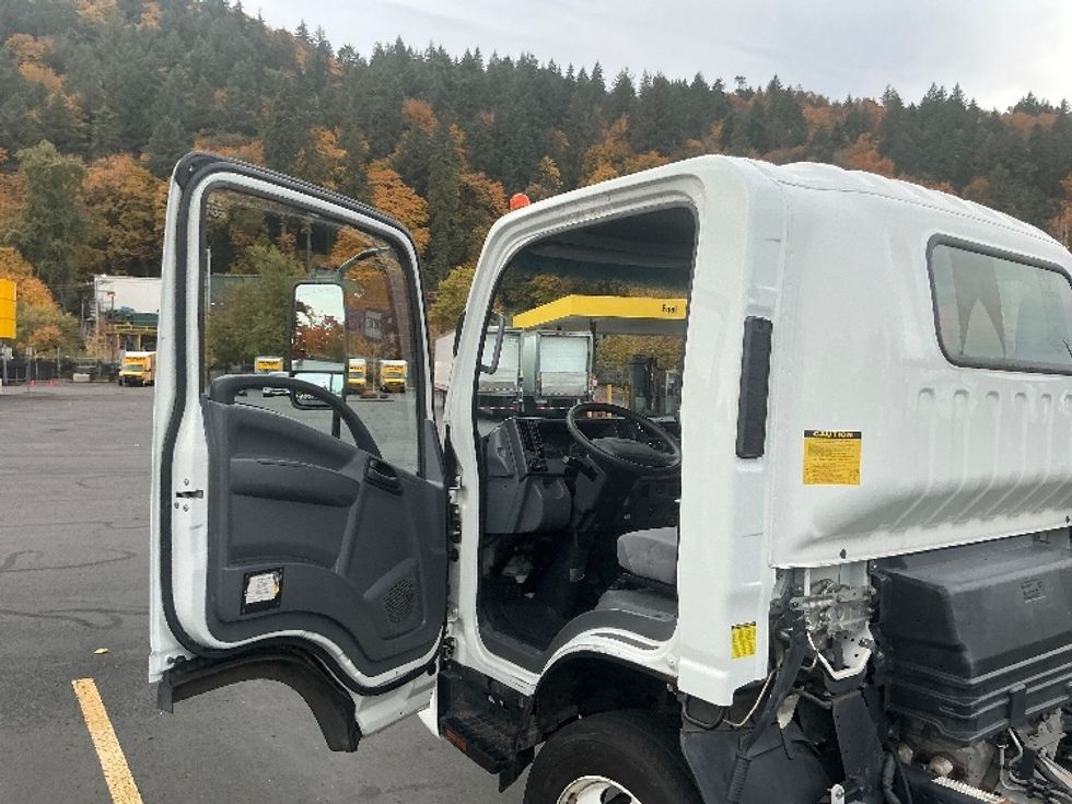 Cab and Chassis Truck-Light and Medium Duty Trucks-Isuzu-2017-NPR EFI-Clackamas-OR-134,843\n\t\tmiles-$ 27,750 - Image 14