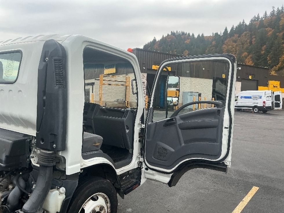 Cab and Chassis Truck-Light and Medium Duty Trucks-Isuzu-2017-NPR EFI-Clackamas-OR-134,843\n\t\tmiles-$ 27,750 - Image 18