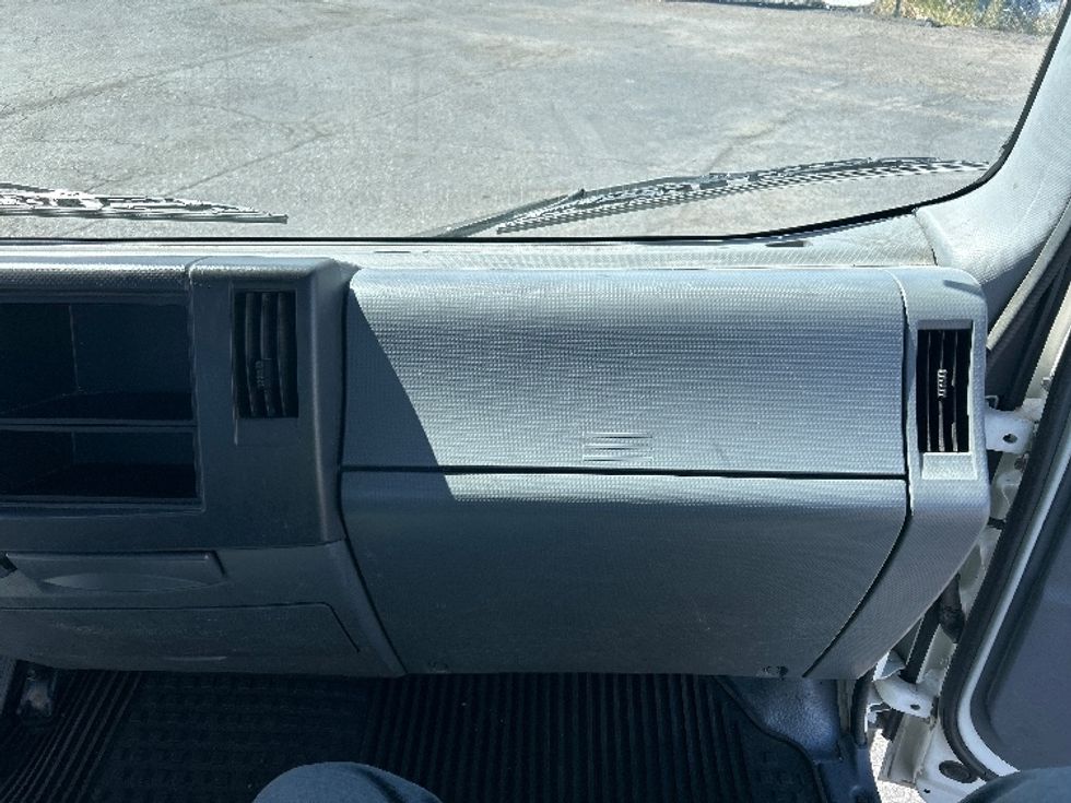 Cab and Chassis Truck-Light and Medium Duty Trucks-Isuzu-2018-NPR-El Paso-TX-333,714\n\t\tmiles-$ 20,500 - Image 16