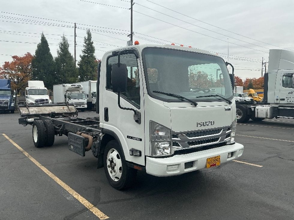 Cab and Chassis Truck-Light and Medium Duty Trucks-Isuzu-2018-NRR-Portland-OR-69,927\n\t\tmiles-$ 42,750 - Image 1