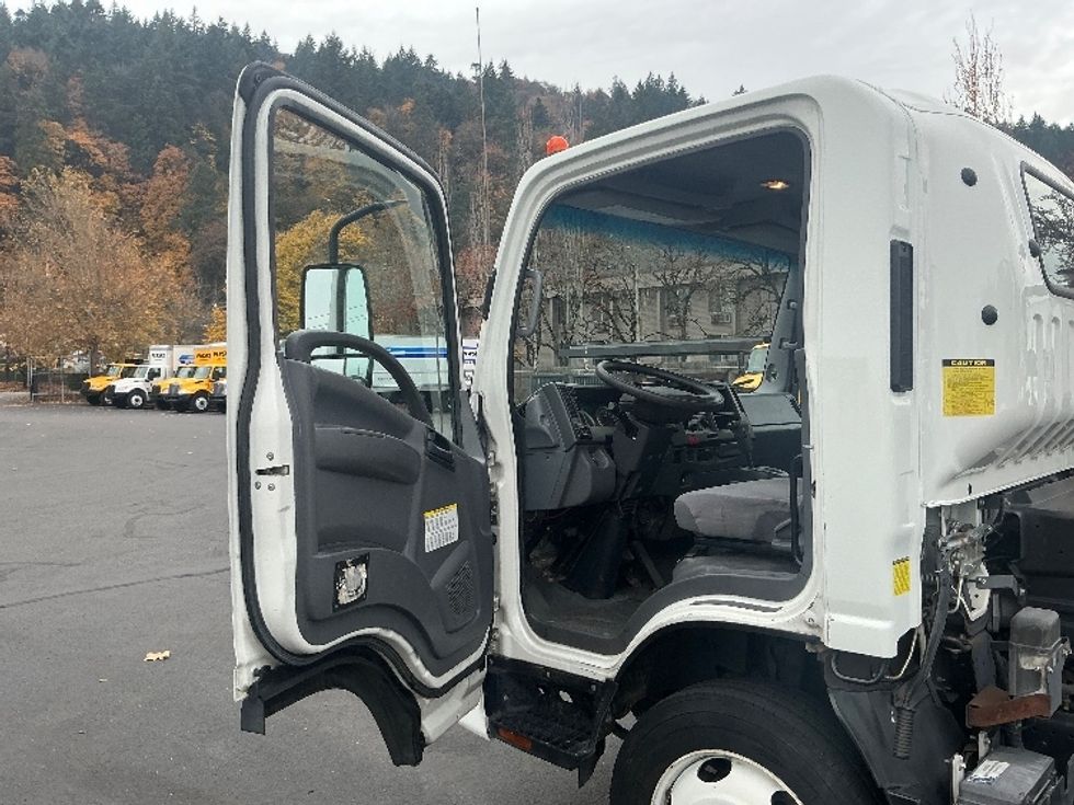 Cab and Chassis Truck-Light and Medium Duty Trucks-Isuzu-2018-NRR-Portland-OR-69,927\n\t\tmiles-$ 42,750 - Image 11