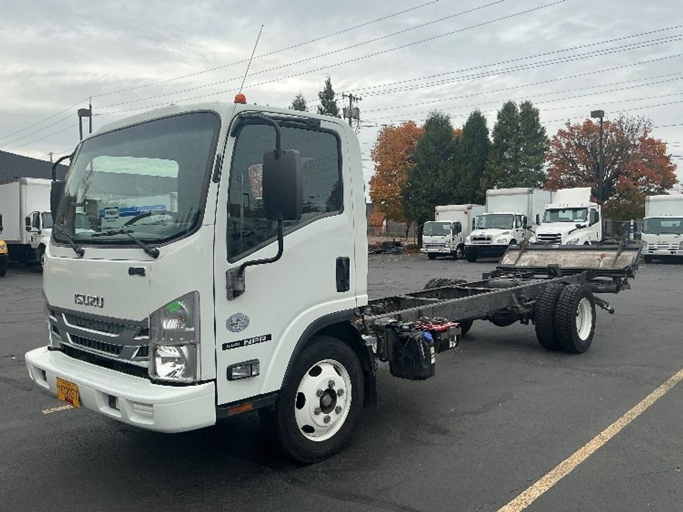 Cab and Chassis Truck-Light and Medium Duty Trucks-Isuzu-2018-NRR-Portland-OR-69,927\n\t\tmiles-$ 42,750 - Image 3