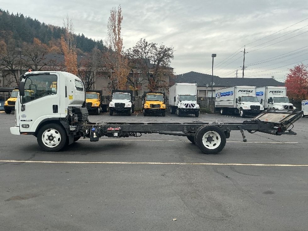 Cab and Chassis Truck-Light and Medium Duty Trucks-Isuzu-2018-NRR-Portland-OR-69,927\n\t\tmiles-$ 42,750 - Image 4