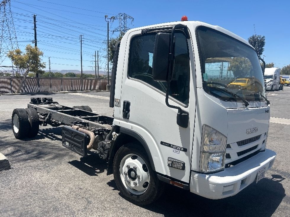 Cab and Chassis Truck-Light and Medium Duty Trucks-Isuzu-2019-NRR-Chino-CA-128,317\n\t\tmiles-$ 37,250 - Image 1
