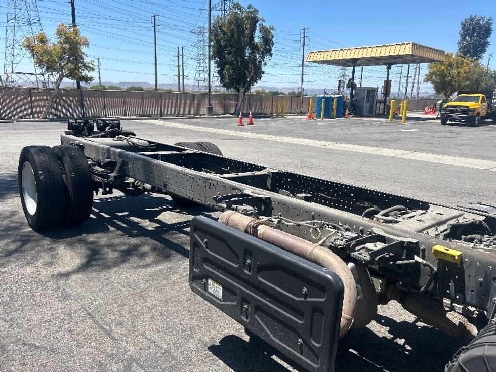 Cab and Chassis Truck-Light and Medium Duty Trucks-Isuzu-2019-NRR-Chino-CA-128,317\n\t\tmiles-$ 37,250 - Image 10