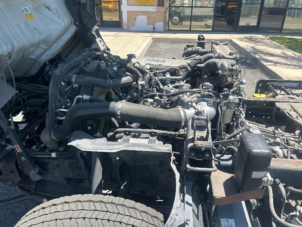 Cab and Chassis Truck-Light and Medium Duty Trucks-Isuzu-2019-NRR-Chino-CA-128,317\n\t\tmiles-$ 37,250 - Image 20