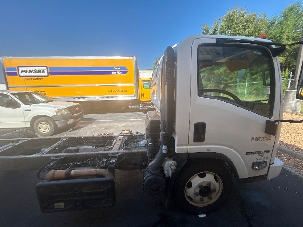 Cab and Chassis Truck-Light and Medium Duty Trucks-Isuzu-2020-NPRXD-Winston Salem-NC-139,000\n\t\tmiles-$ 19,000 - Image 9