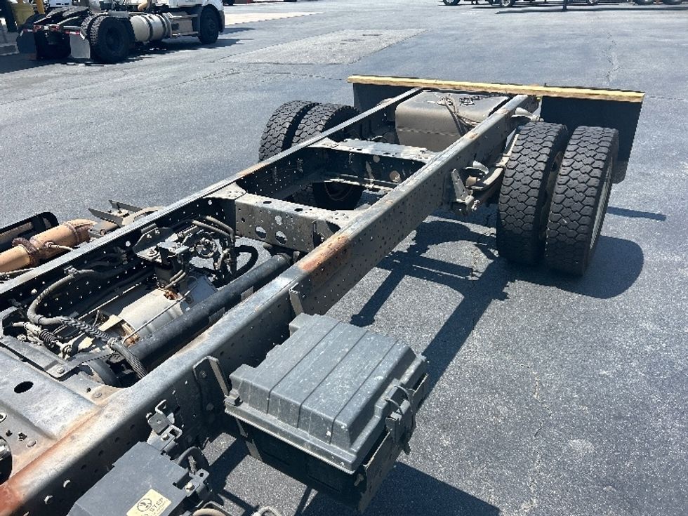 Cab and Chassis Truck-Light and Medium Duty Trucks-Isuzu-2020-NPRXD-Winston Salem-NC-139,262\n\t\tmiles-$ 38,750 - Image 5