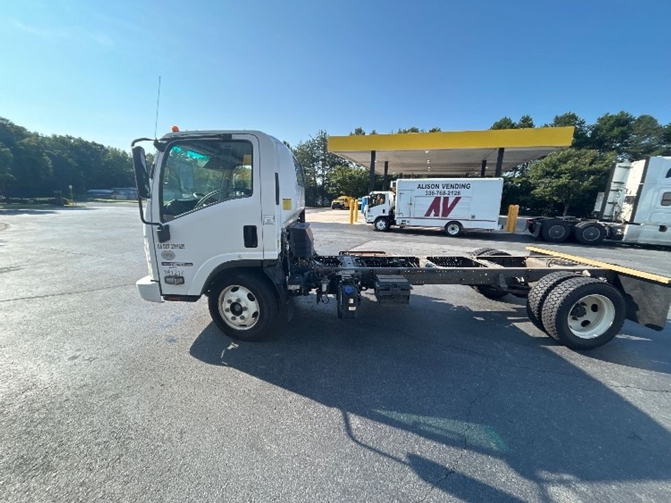Cab and Chassis Truck-Light and Medium Duty Trucks-Isuzu-2020-NPRXD-Winston Salem-NC-193,306\n\t\tmiles-$ 25,500 - Image 4