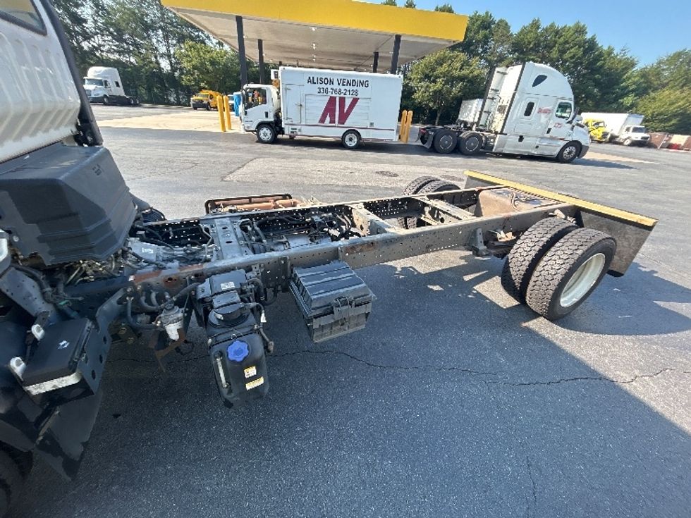 Cab and Chassis Truck-Light and Medium Duty Trucks-Isuzu-2020-NPRXD-Winston Salem-NC-193,306\n\t\tmiles-$ 25,500 - Image 5