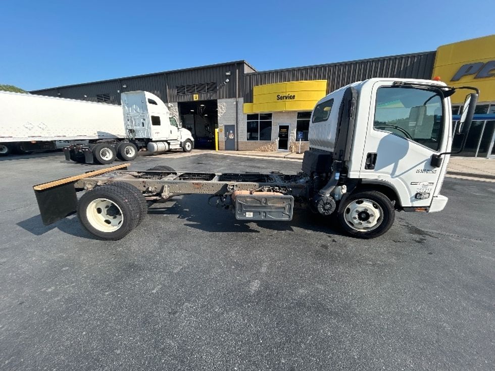 Cab and Chassis Truck-Light and Medium Duty Trucks-Isuzu-2020-NPRXD-Winston Salem-NC-193,306\n\t\tmiles-$ 25,500 - Image 9