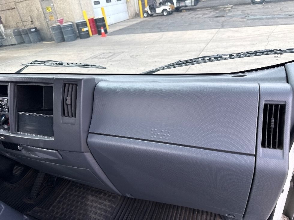Cab and Chassis Truck-Light and Medium Duty Trucks-Isuzu-2021-NPR-Phoenix-AZ-120,922\n\t\tmiles-$ 39,750 - Image 16