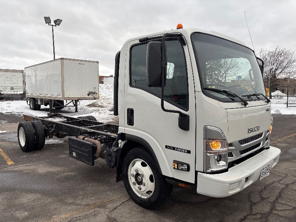Cab and Chassis Truck-Light and Medium Duty Trucks-Isuzu-2023-NRR-Mississauga-ON-80,577\n\t\tkm-$ 77,750 - Image 1