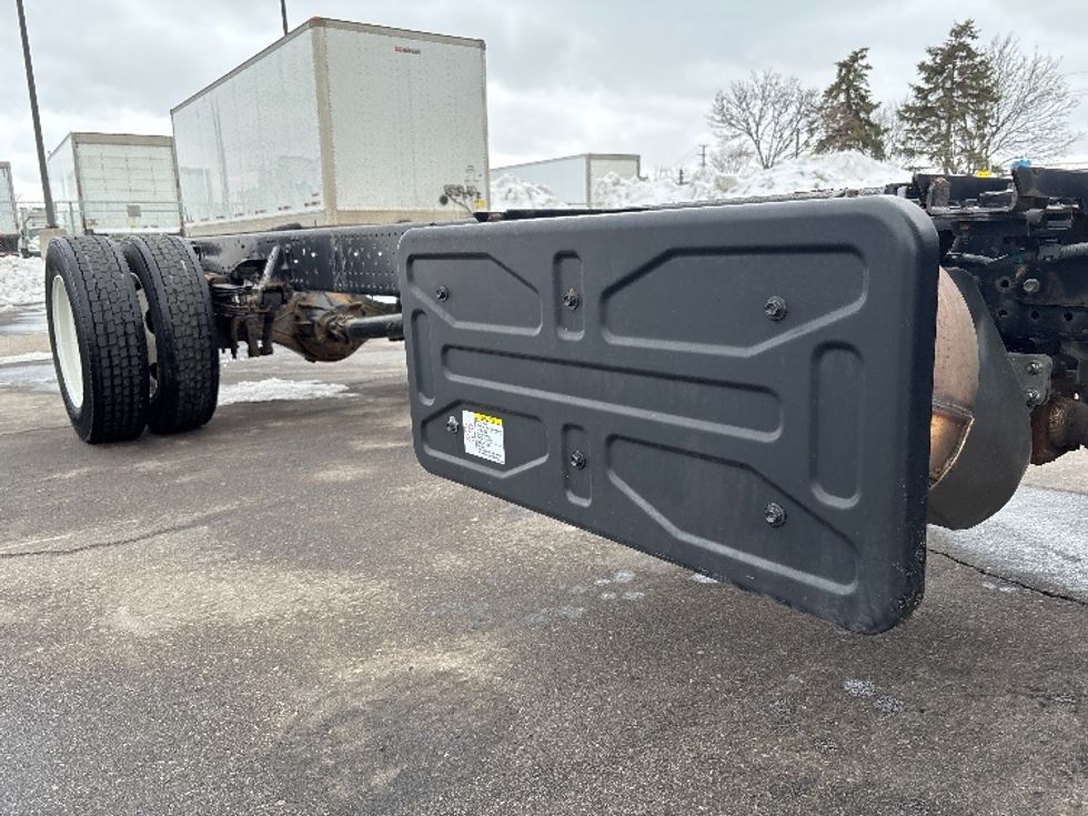 Cab and Chassis Truck-Light and Medium Duty Trucks-Isuzu-2023-NRR-Mississauga-ON-80,577\n\t\tkm-$ 77,750 - Image 10