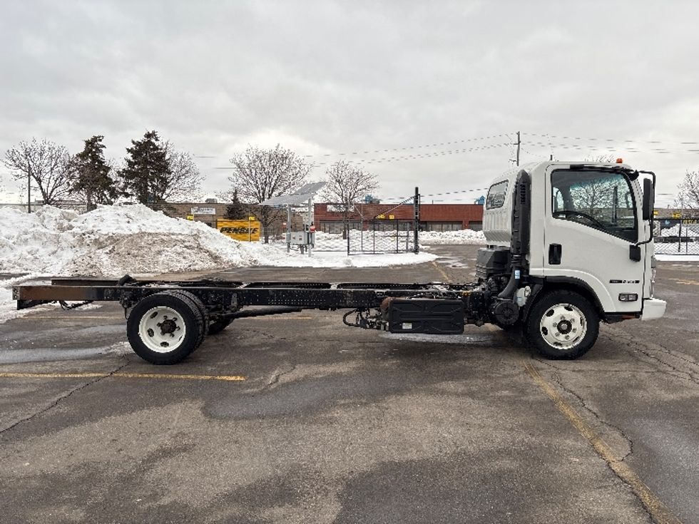 Cab and Chassis Truck-Light and Medium Duty Trucks-Isuzu-2023-NRR-Mississauga-ON-80,577\n\t\tkm-$ 77,750 - Image 11