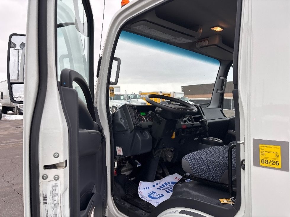 Cab and Chassis Truck-Light and Medium Duty Trucks-Isuzu-2023-NRR-Mississauga-ON-80,577\n\t\tkm-$ 77,750 - Image 12