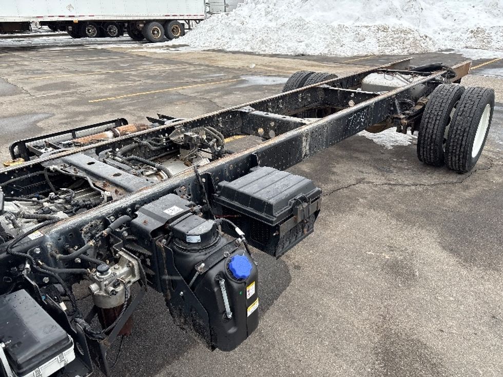 Cab and Chassis Truck-Light and Medium Duty Trucks-Isuzu-2023-NRR-Mississauga-ON-80,577\n\t\tkm-$ 77,750 - Image 21