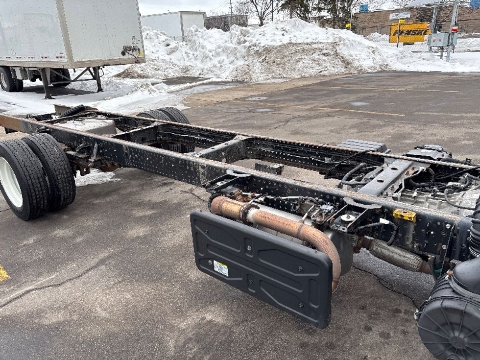 Cab and Chassis Truck-Light and Medium Duty Trucks-Isuzu-2023-NRR-Mississauga-ON-80,577\n\t\tkm-$ 77,750 - Image 22