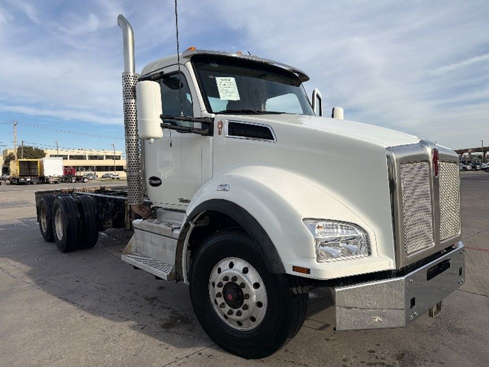 Cab and Chassis Truck-Light and Medium Duty Trucks-Kenworth-2018-T880-Fort Worth-TX-288,467\n\t\tmiles-$ 75,250 - Image 1