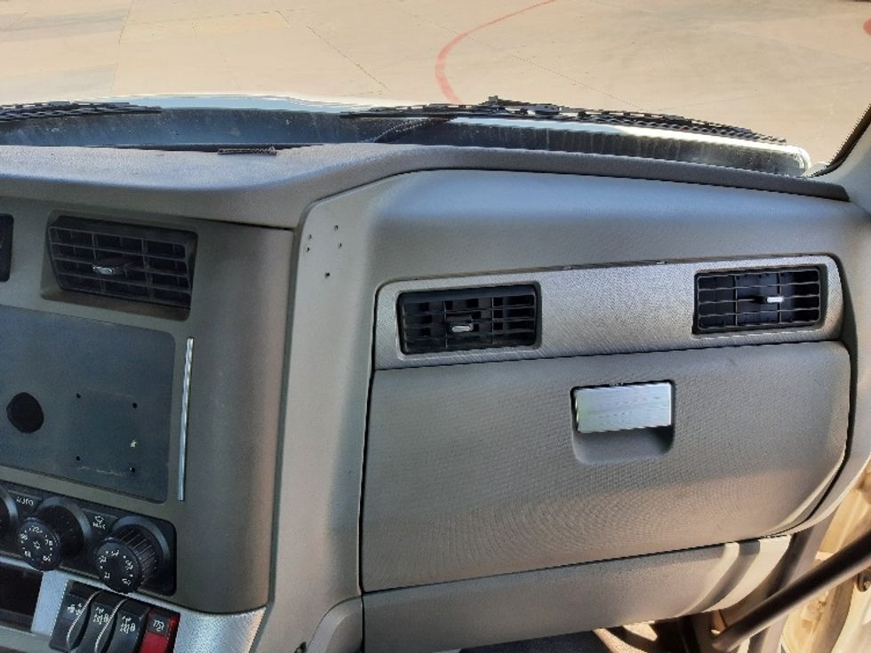 Cab and Chassis Truck-Light and Medium Duty Trucks-Kenworth-2018-T880-Fort Worth-TX-309,633\n\t\tmiles-$ 75,750 - Image 14