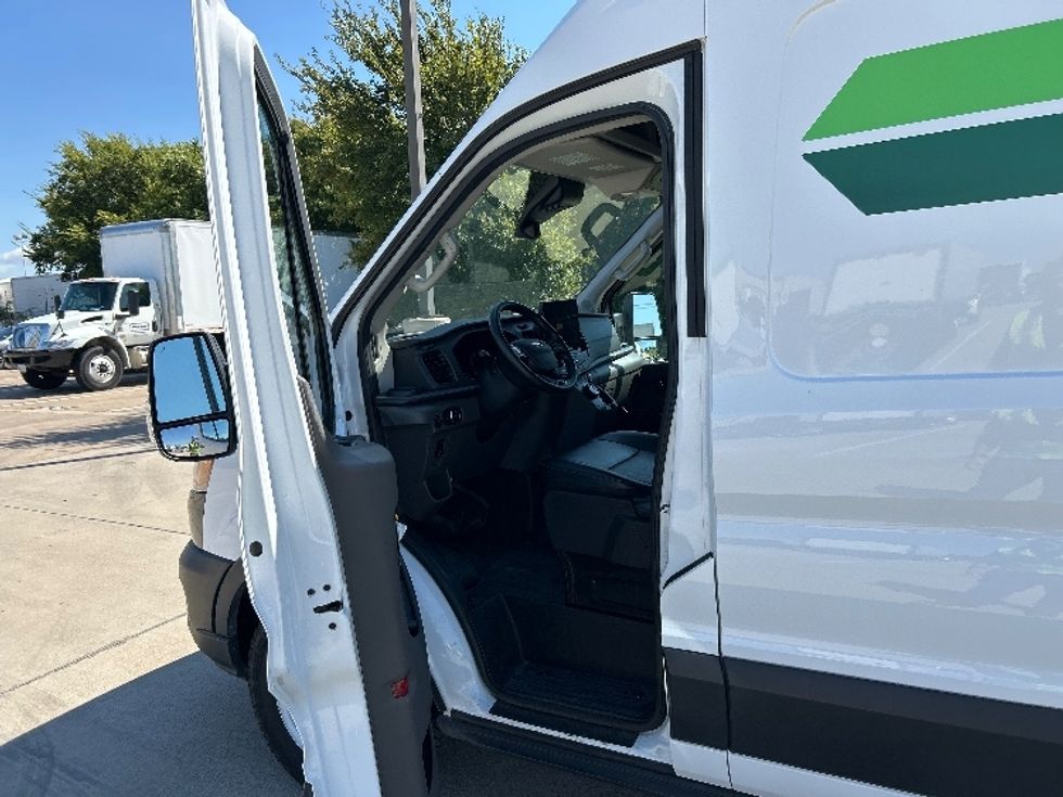 Cargo Van (Panel Van)-Alternative Fuel Trucks & Tractors-Ford-2022-TRAN350E-Arlington-TX-26,194\n\t\tmiles-$ 37,250 - Image 14