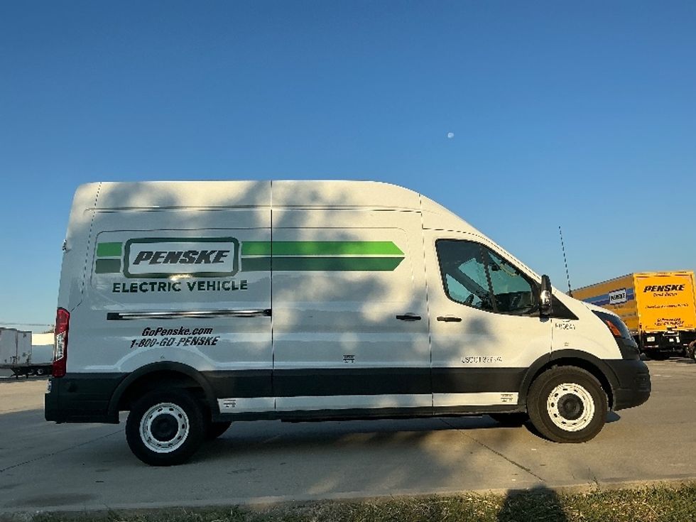 Cargo Van (Panel Van)-Alternative Fuel Trucks & Tractors-Ford-2022-TRAN350E-Arlington-TX-45,194\n\t\tmiles-$ 37,250 - Image 14