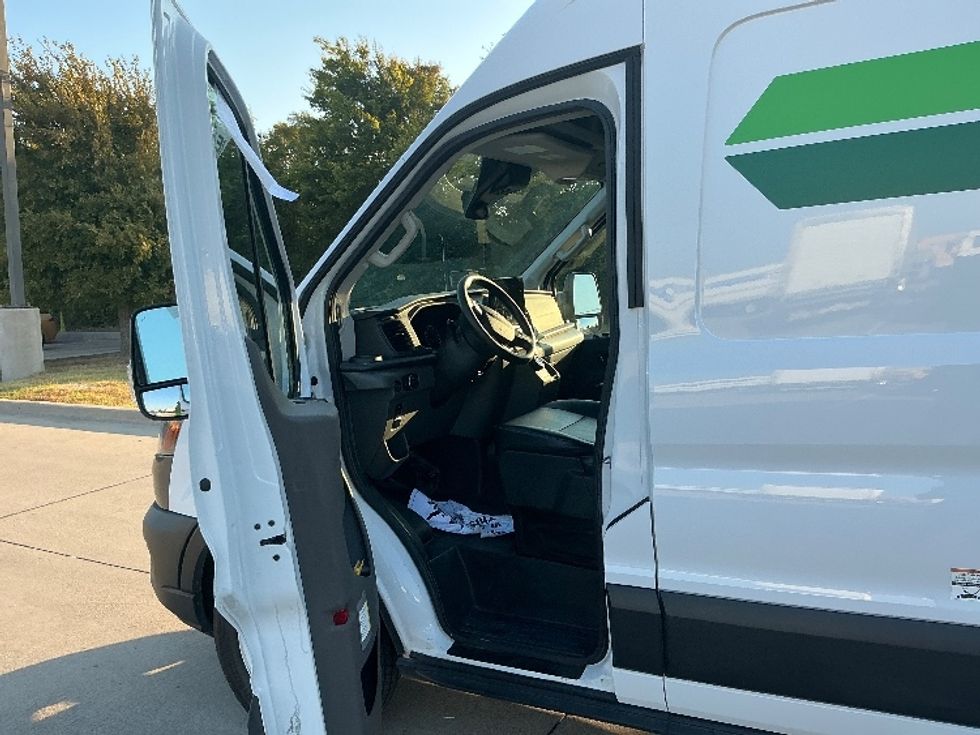Cargo Van (Panel Van)-Alternative Fuel Trucks & Tractors-Ford-2022-TRAN350E-Arlington-TX-45,194\n\t\tmiles-$ 37,250 - Image 15