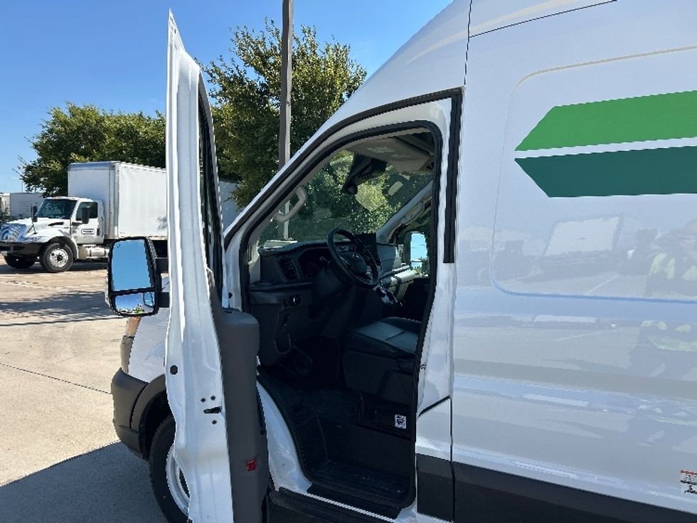 Cargo Van (Panel Van)-Alternative Fuel Trucks & Tractors-Ford-2022-TRAN350E-Arlington-TX-7,966\n\t\tmiles-$ 38,500 - Image 14