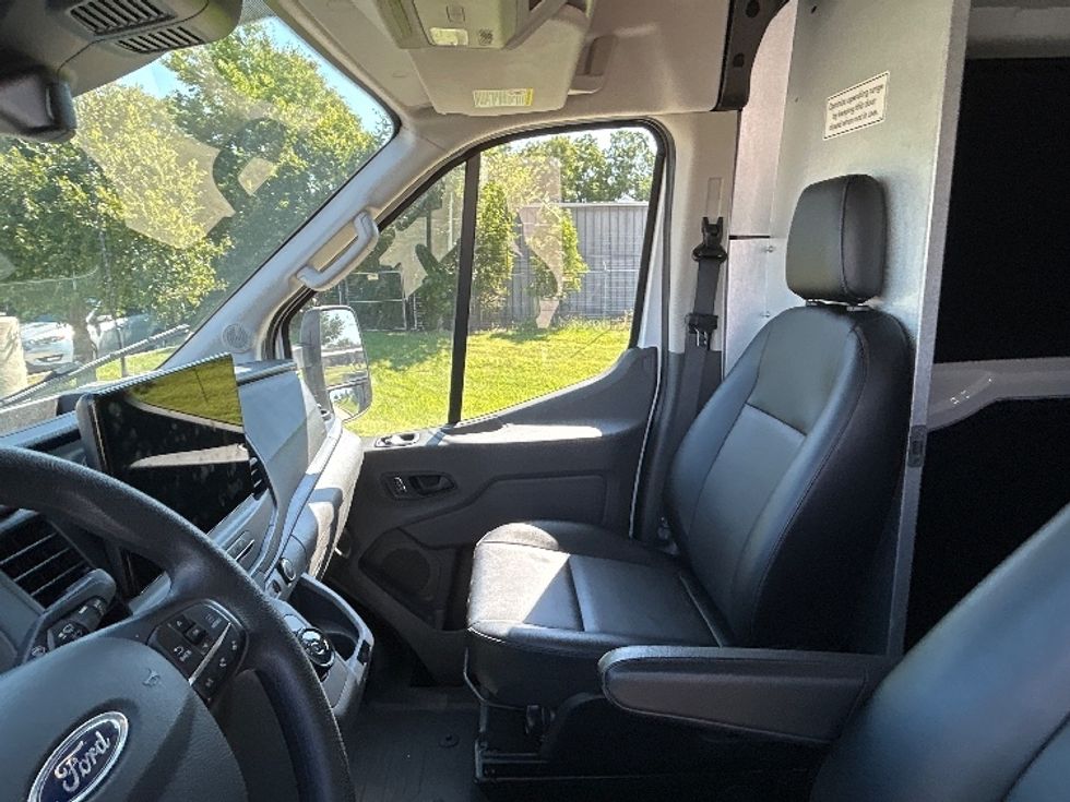 Cargo Van (Panel Van)-Alternative Fuel Trucks & Tractors-Ford-2022-TRAN350E-Arlington-TX-7,966\n\t\tmiles-$ 38,500 - Image 17