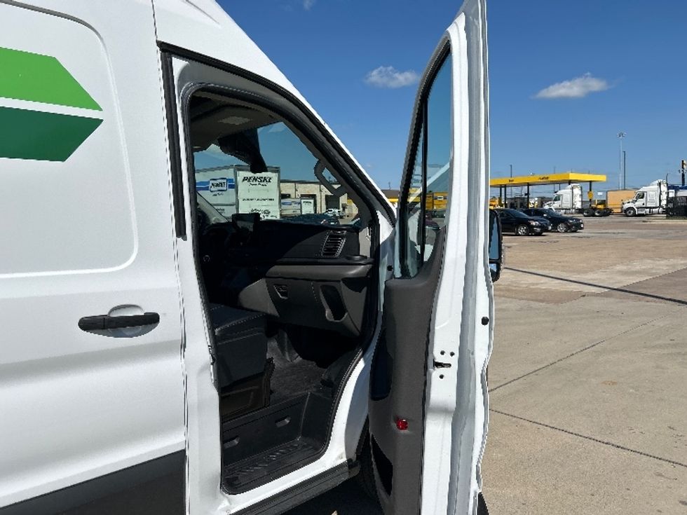 Cargo Van (Panel Van)-Alternative Fuel Trucks & Tractors-Ford-2022-TRAN350E-Arlington-TX-7,966\n\t\tmiles-$ 38,500 - Image 18