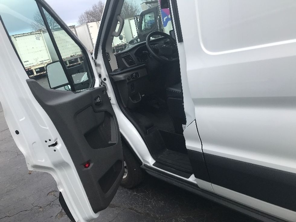 Cargo Van (Panel Van)-Alternative Fuel Trucks & Tractors-Ford-2022-TRAN350E-Charlotte-NC-5,408\n\t\tmiles-$ 41,250 - Image 14