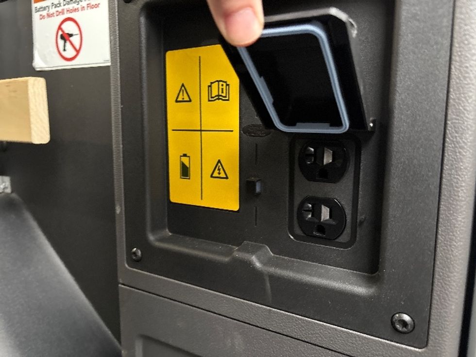 Cargo Van (Panel Van)-Alternative Fuel Trucks & Tractors-Ford-2022-TRAN350E-Clackamas-OR-14,462\n\t\tmiles-$ 42,250 - Image 24